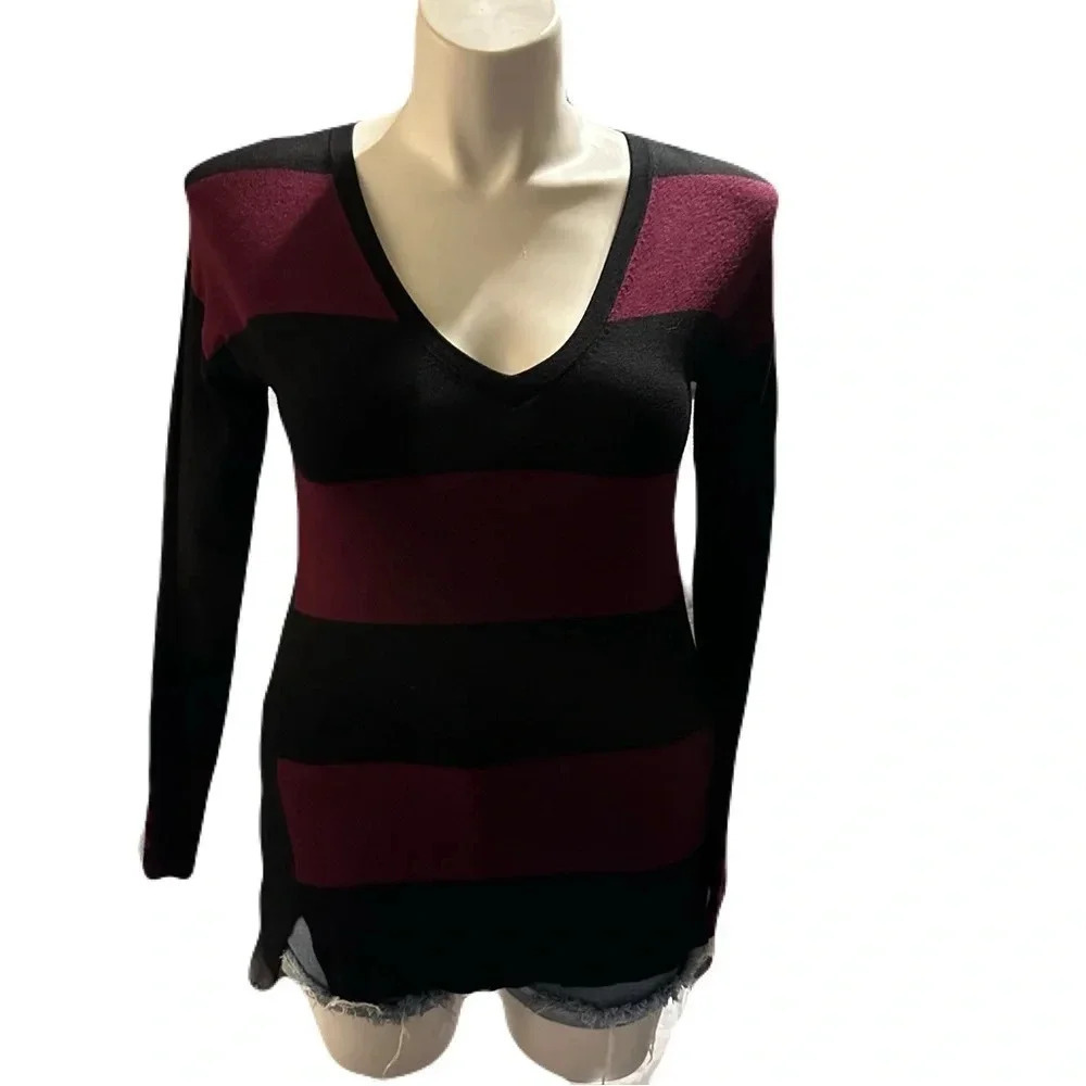 Vince Camuto Red & Black Striped V-Neck Sweater Size XS